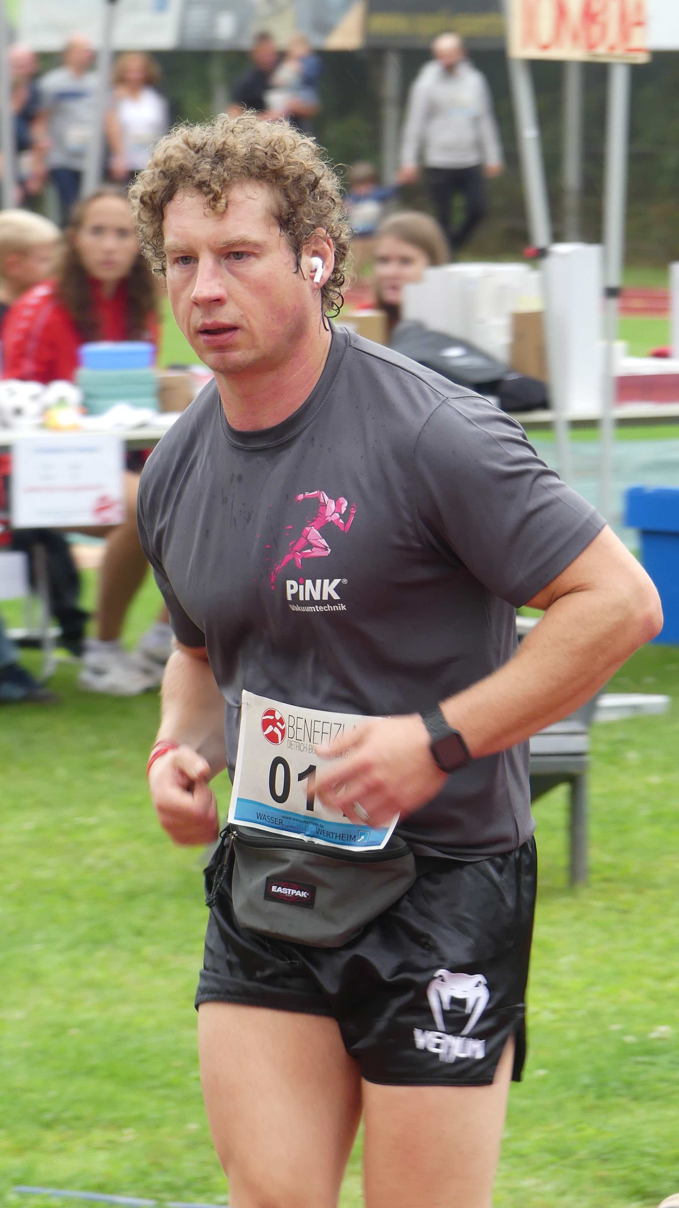 Bild vom 15. Benefizlauf im Jahr 2025. Dies ist das 161. Bild.